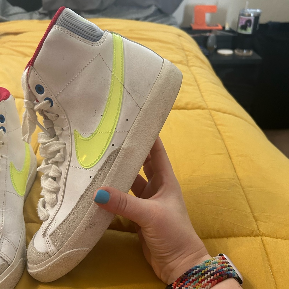 Nike Blazer Mid 77 High Tops - Picture 2 of 5